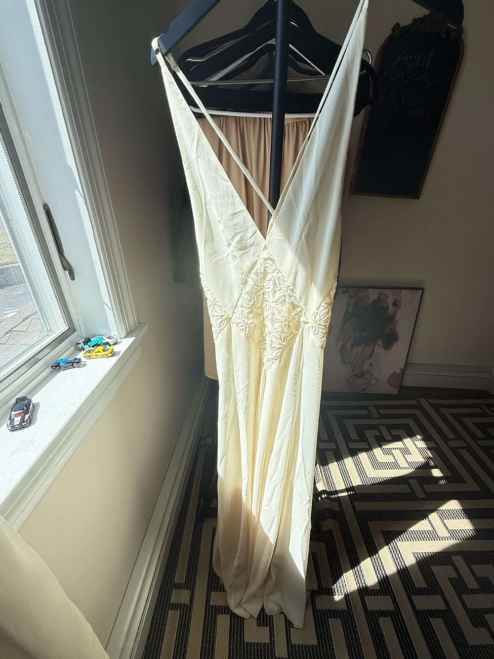 Ivory deep v neck dress like doen Arina ori - Picture 5 of 5